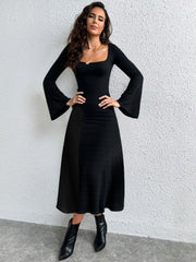 Loose U-neck dress with flared sleeves and tie-back