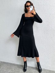 Loose U-neck dress with flared sleeves and tie-back