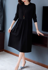 Lässiges, einfarbiges Strickkleid mit Taschen und Schlitz