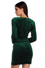 Cassie Samt-Wickelkleider