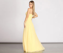 Polly – Formelle Kleider mit hohem Schlitz