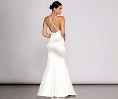 Vestidos de satén con tirantes cruzados Raelynn