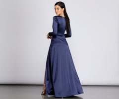 Cynthia – Abendkleid aus Satin mit Schlitz