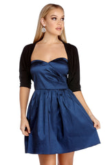 Anspruchsvolle Schönheit – formelles Cover-Up