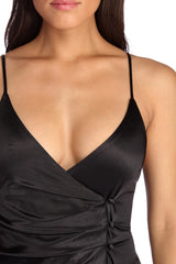 Minivestidos de satén fruncidos y con volantes