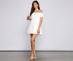 Vestidos skater con ojales y hombros descubiertos