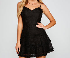 Todo sobre los minivestidos de encaje con volantes