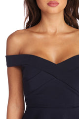 Skaterkleid mit überkreuztem Saum