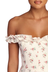 Gerüschte Kleider mit Blumenmuster im Frühling