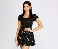 Minivestidos florales con cuello cuadrado