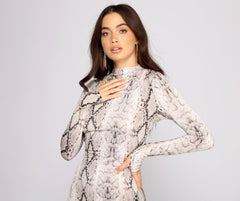 Vestidos cortos con estampado de serpiente Babe Alert