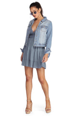 Chica con vestidos de crochet estilo patinadora