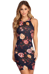 Mini vestidos con lluvia de flores