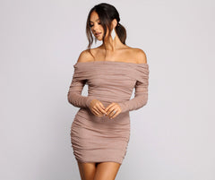 Shimmer Nights – Schulterfreie Glitzer-Minikleider