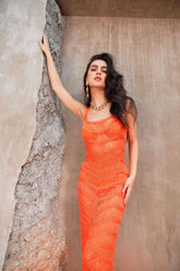 Maxikleid aus offenem Strick mit Fransensaum