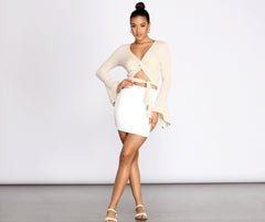 Top de belleza con cinturón y campana