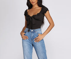 Be Honour – Gerüschtes Oberteil mit Bindeband vorne