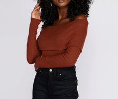 Suéter acanalado con hombros descubiertos