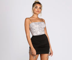 Sent From Above – Body mit Schlangenmuster