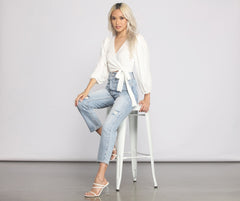 Top corto elegante con mangas de obispo envolventes