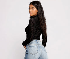 Top corto con estampado de leopardo flocado Sassy Stunner