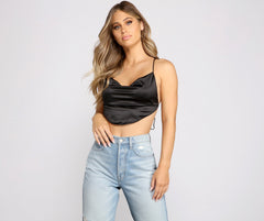 Top corto de tirantes con cuello vuelto de satén