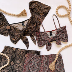 Top con lazo delantero y vibraciones bohemias llamativas