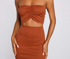 So atemberaubendes gerüschtes Tube-Top