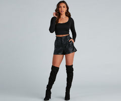 Servieren Sie es, kurzes Top