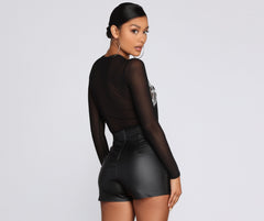 Top corto malo hasta los huesos