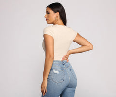 Top corto de cuello redondo "Lo básico es mejor"