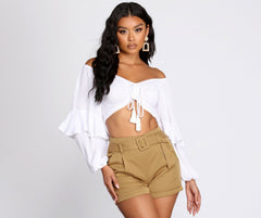 Zeichne mich im bauchfreien Top