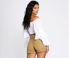 Zeichne mich im bauchfreien Top