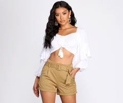 Zeichne mich im bauchfreien Top