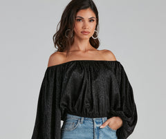 Blusa de satén con estampado de leopardo On The Prowl