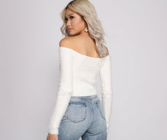 Suéter de punto con pestañas acanaladas y hombros descubiertos