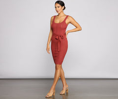 Vestidos midi de cuello redondo y canalé que lucen con estilo