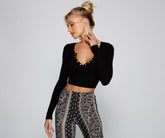 Top corto básico y elegante con detalle de botones