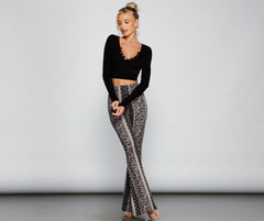 Top corto básico y elegante con detalle de botones