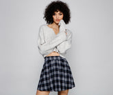 Top corto informal con cuello henley