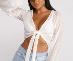 Top tejido con lunares y lazo en la parte delantera