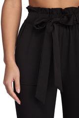 Pantalones clásicos con cintura anudada y bolsa de papel