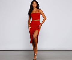 Dale un toque de estilo a tus faldas midi asimétricas con volantes