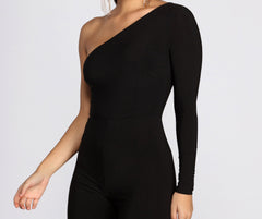 Mono de un solo hombro en exhibición