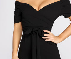 Mono clásico con cuello en V