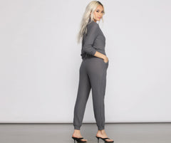 Gemütlicher und schicker gerippter Jogger-Jumpsuit mit Überwurf