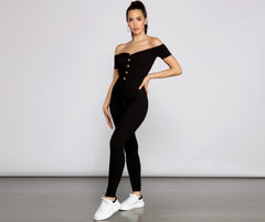 Catsuit con hombros descubiertos y estilo casual y chic