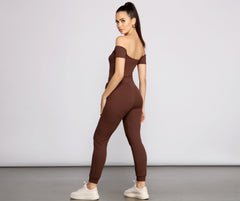 Traje de gato con hombros descubiertos Casual Moment