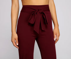 Sealed With Style – Hose mit Bindegürtel