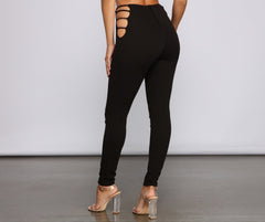 Pantalones ajustados con recortes My Good Side